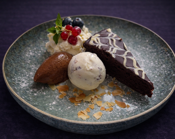 DB5DBF59-00ED-4CB6-AB1B-9433D83BA0B4